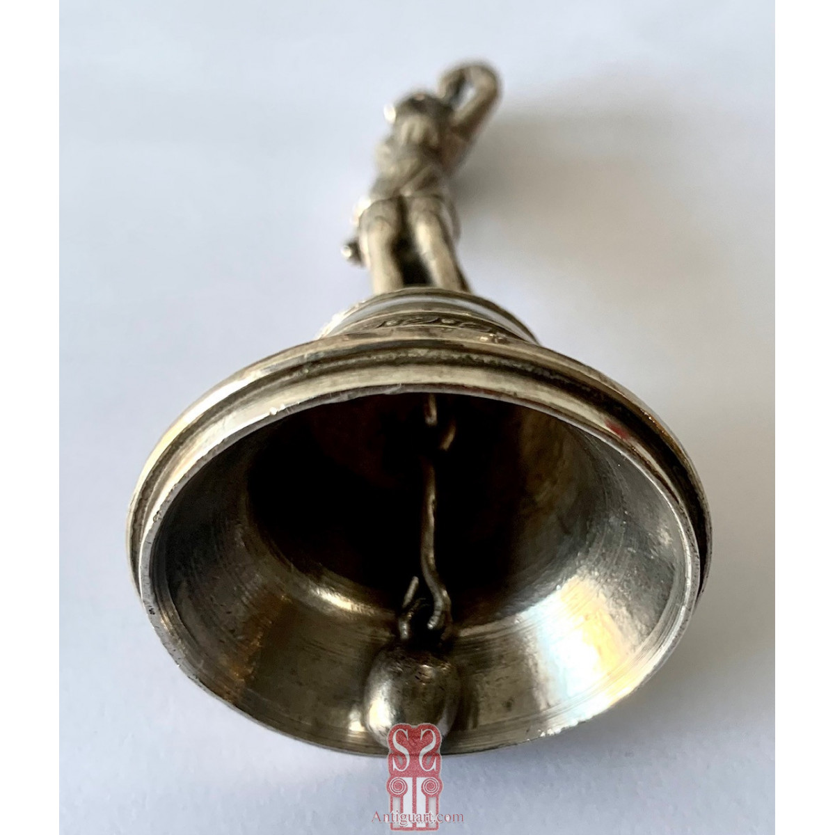 Escribanía o tintero de plata, siglo XIX.