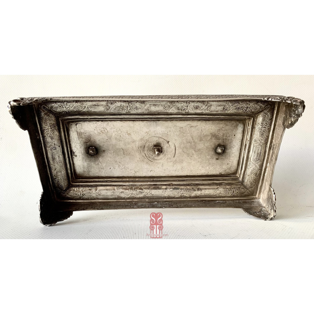 Escribanía o tintero de plata, siglo XIX.