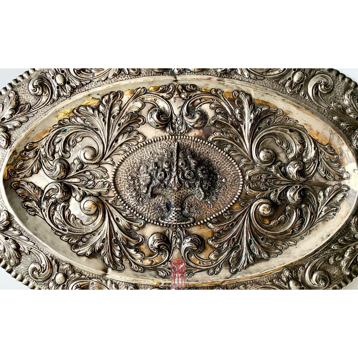 Grande bandeja de plata del siglo XIX.