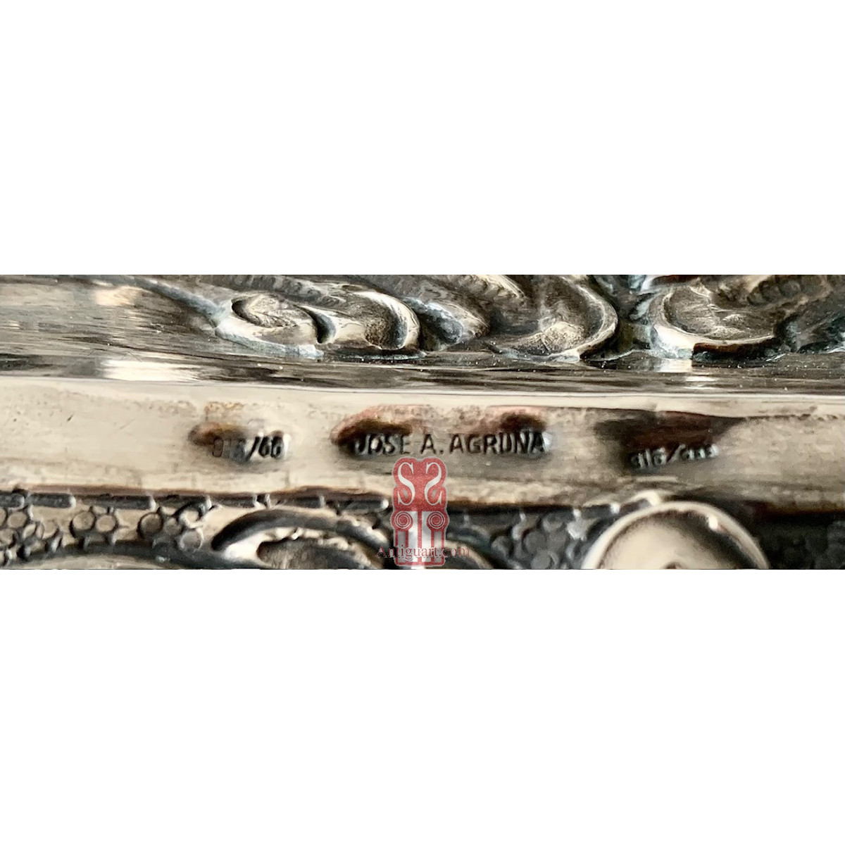 Grande bandeja de plata del siglo XIX.