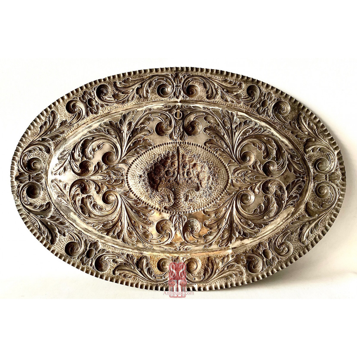 Grande bandeja de plata del siglo XIX.