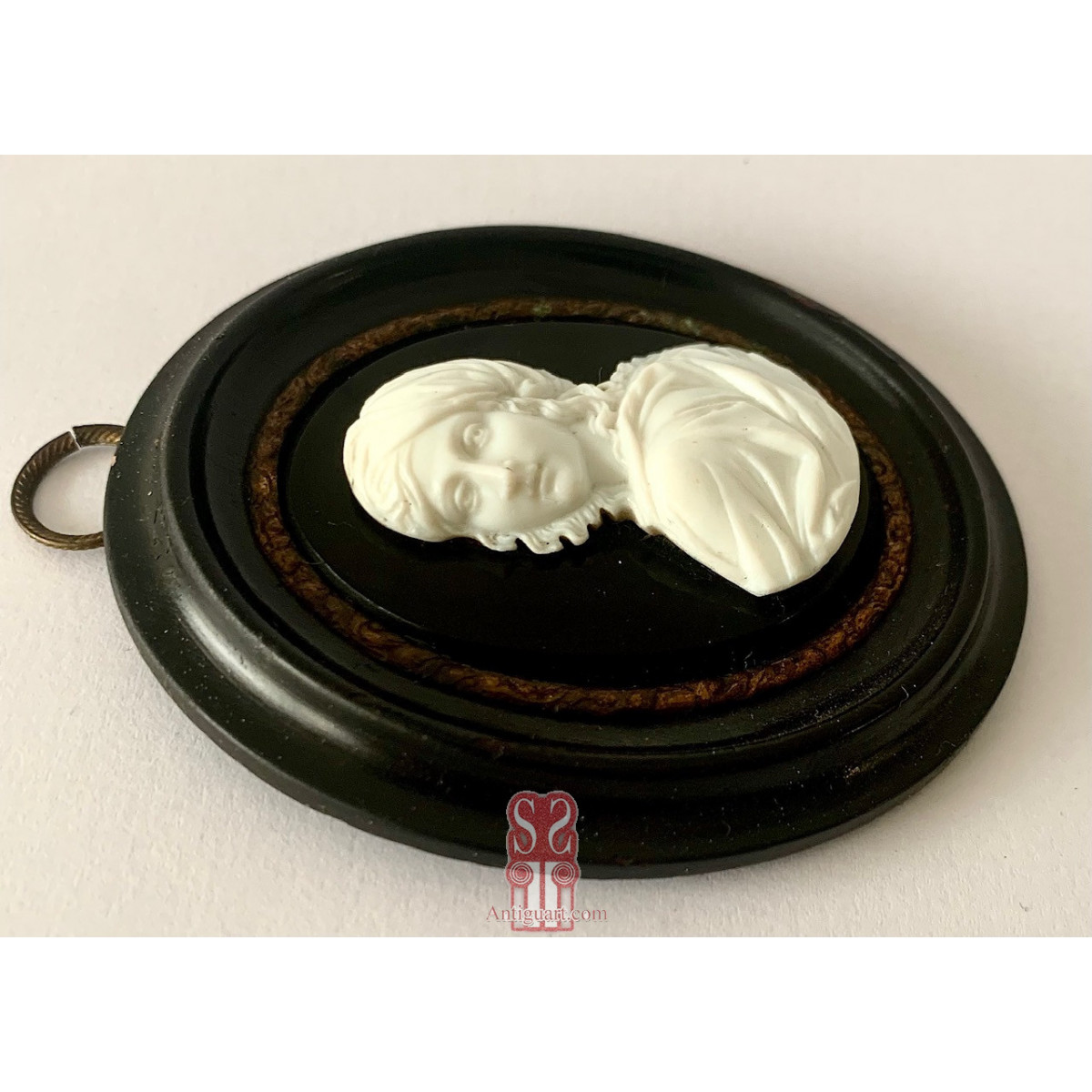 Retrato de Beatrice Cenci di Roma, camafeo en pasta vidria sobre ónix, Siglo XIX.