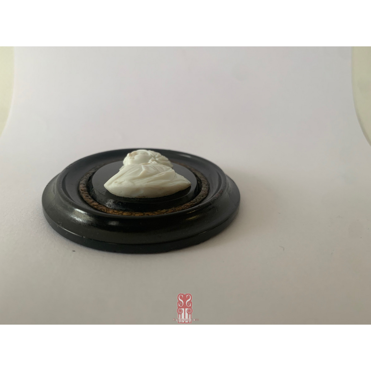 Retrato de Beatrice Cenci di Roma, camafeo en pasta vidria sobre ónix, Siglo XIX.