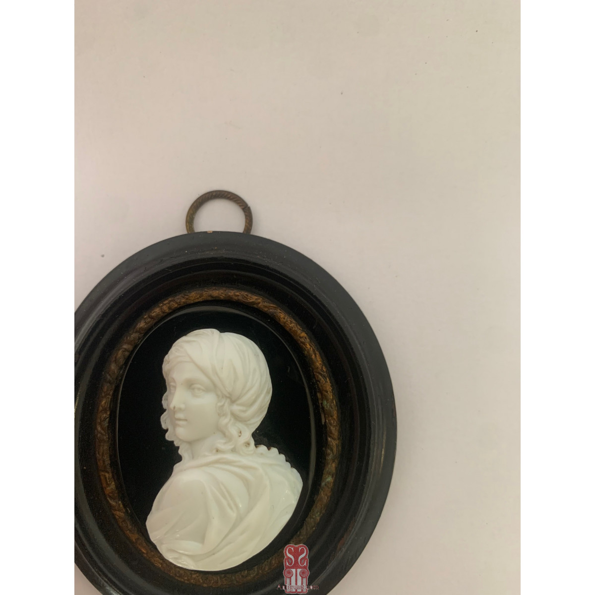 Retrato de Beatrice Cenci di Roma, camafeo en pasta vidria sobre ónix, Siglo XIX.