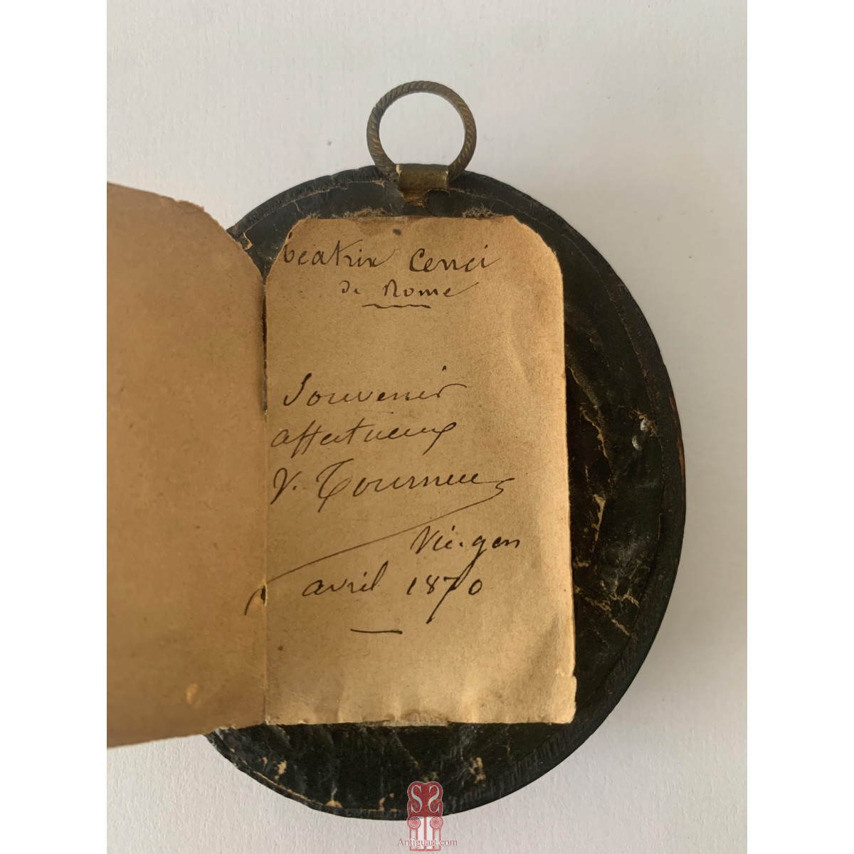 Retrato de Beatrice Cenci di Roma, camafeo en pasta vidria sobre ónix, Siglo XIX.