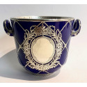 Taza de porcelana Sevres, azul cobalto y plata. Mitad Siglo XIX.