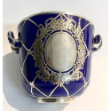 Taza de porcelana Sevres, azul cobalto y plata. Mitad Siglo XIX.
