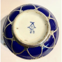 Taza de porcelana Sevres, azul cobalto y plata. Mitad Siglo XIX.