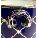 Taza de porcelana Sevres, azul cobalto y plata. Mitad Siglo XIX.
