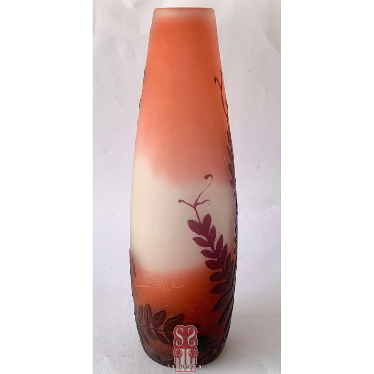 Jarrón de cristal Gallé, modernista, circa 1900. Francia.