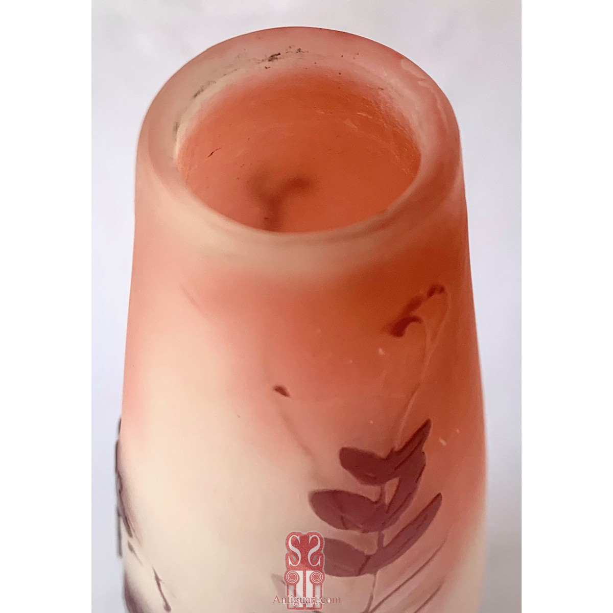 Jarrón de cristal Gallé, modernista, circa 1900. Francia.