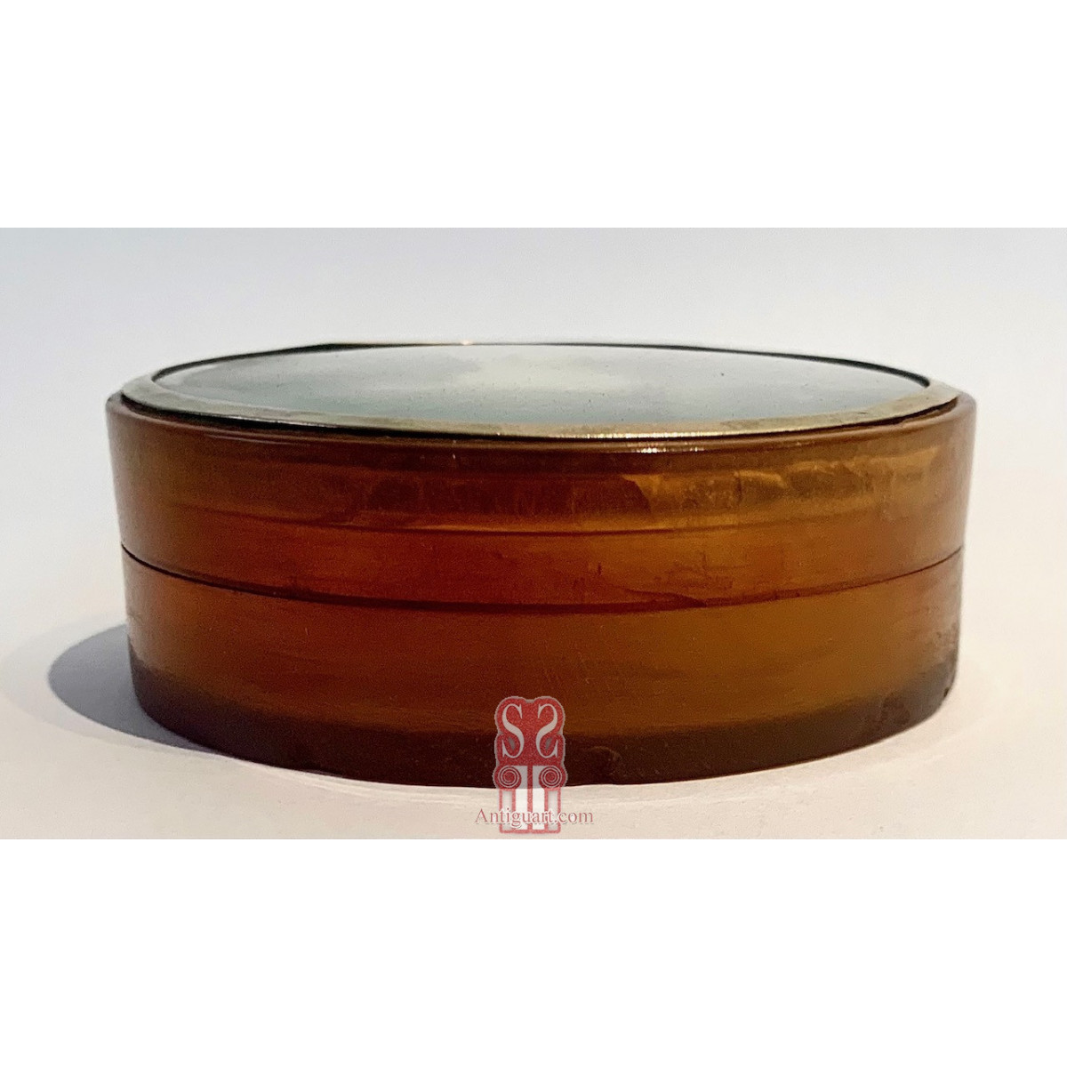 Caja tabaquera carey rubio con miniatura, retrato de señora. Francia, finales del Siglo XVIII.