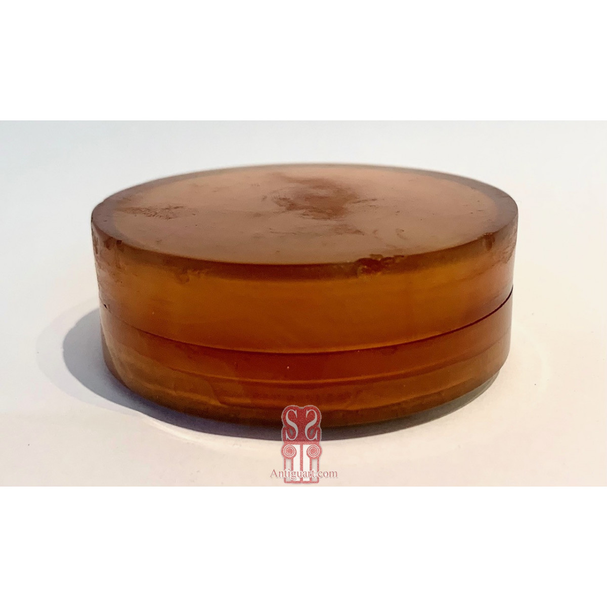 Caja tabaquera carey rubio con miniatura, retrato de señora. Francia, finales del Siglo XVIII.