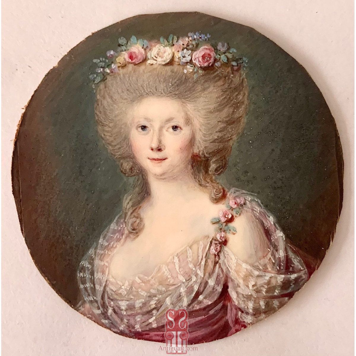 Caja tabaquera carey rubio con miniatura, retrato de señora. Francia, finales del Siglo XVIII.