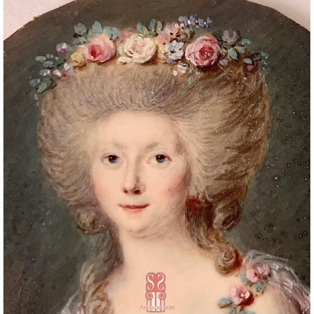 Caja tabaquera carey rubio con miniatura, retrato de señora. Francia, finales del Siglo XVIII.