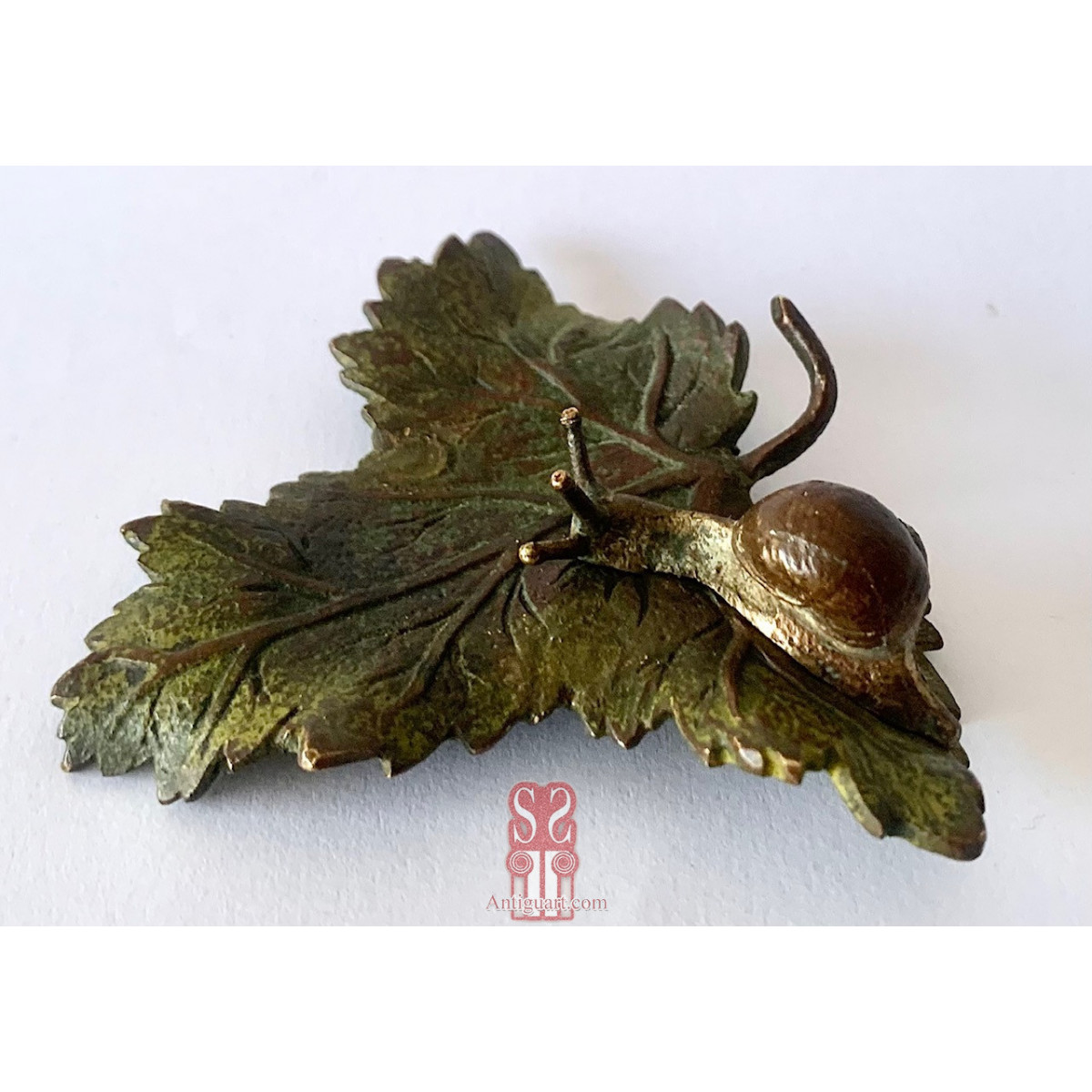 Caracol sobre hoja. Bronce de Viena. Finales del Siglo XIX.