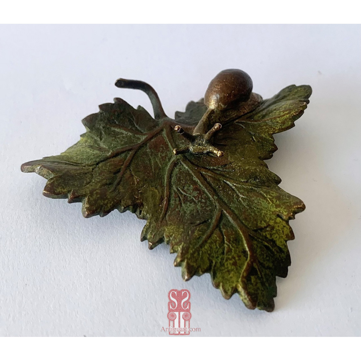 Caracol sobre hoja. Bronce de Viena. Finales del Siglo XIX.