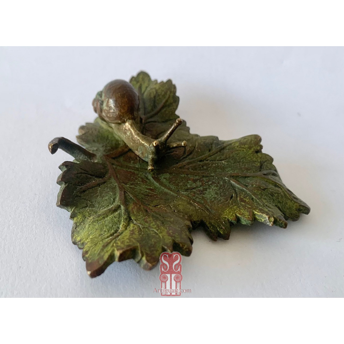 Caracol sobre hoja. Bronce de Viena. Finales del Siglo XIX.