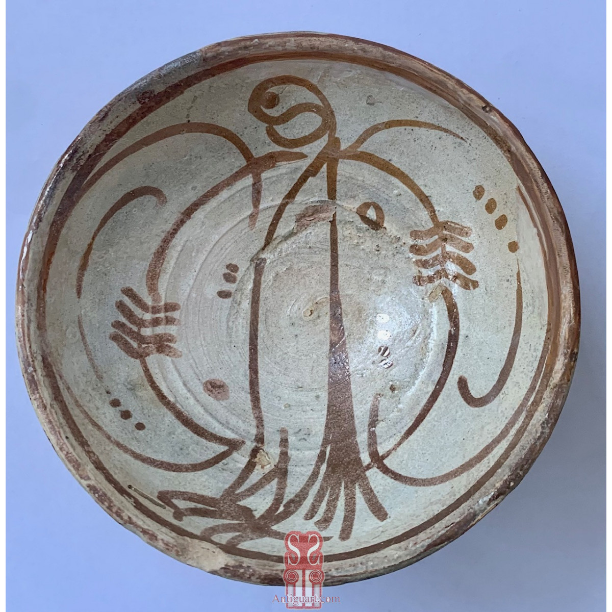 Escudilla de cerámica, Ave estilizada. Manises Siglo XV.