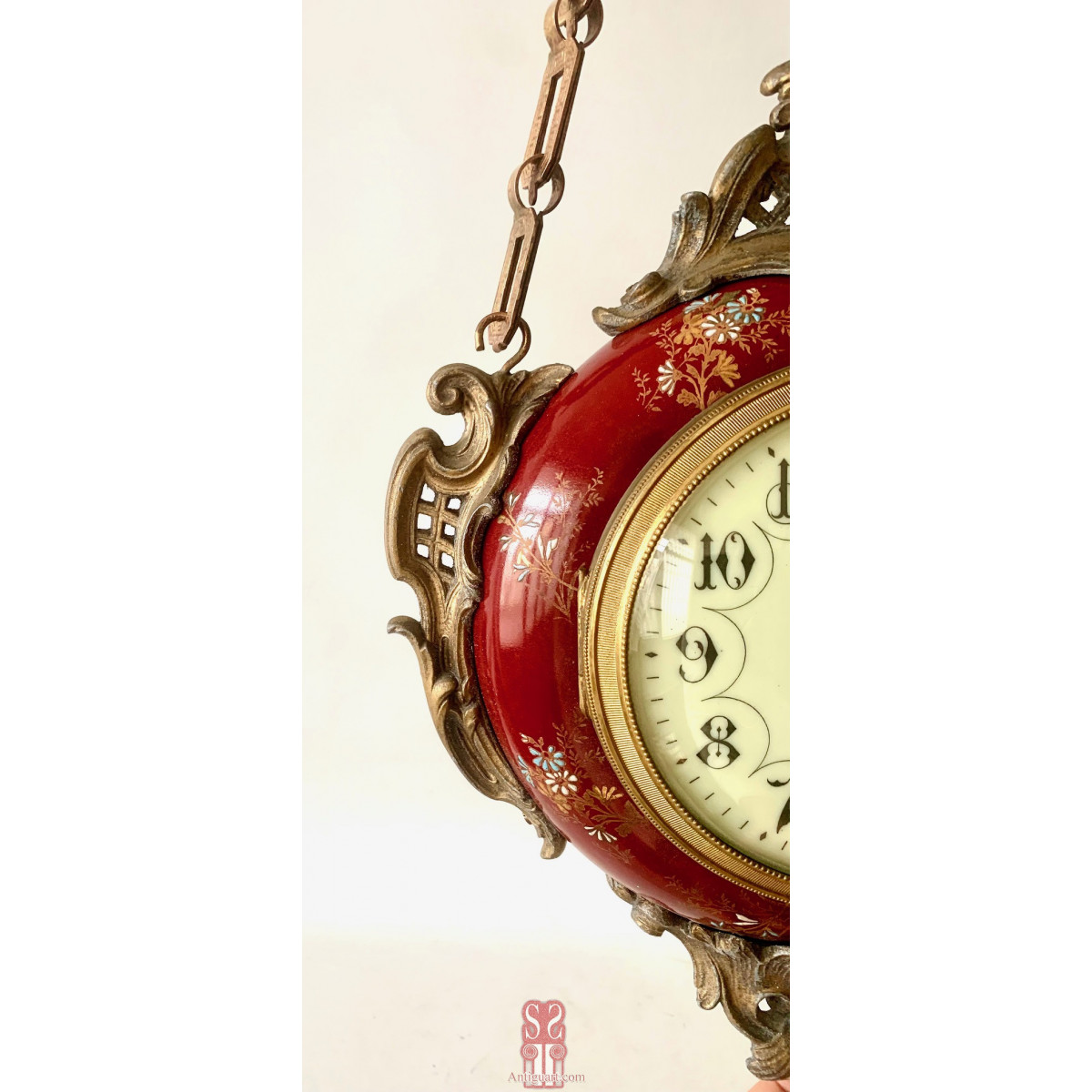 Reloj colgante de doble esfera de principios del Siglo XX.