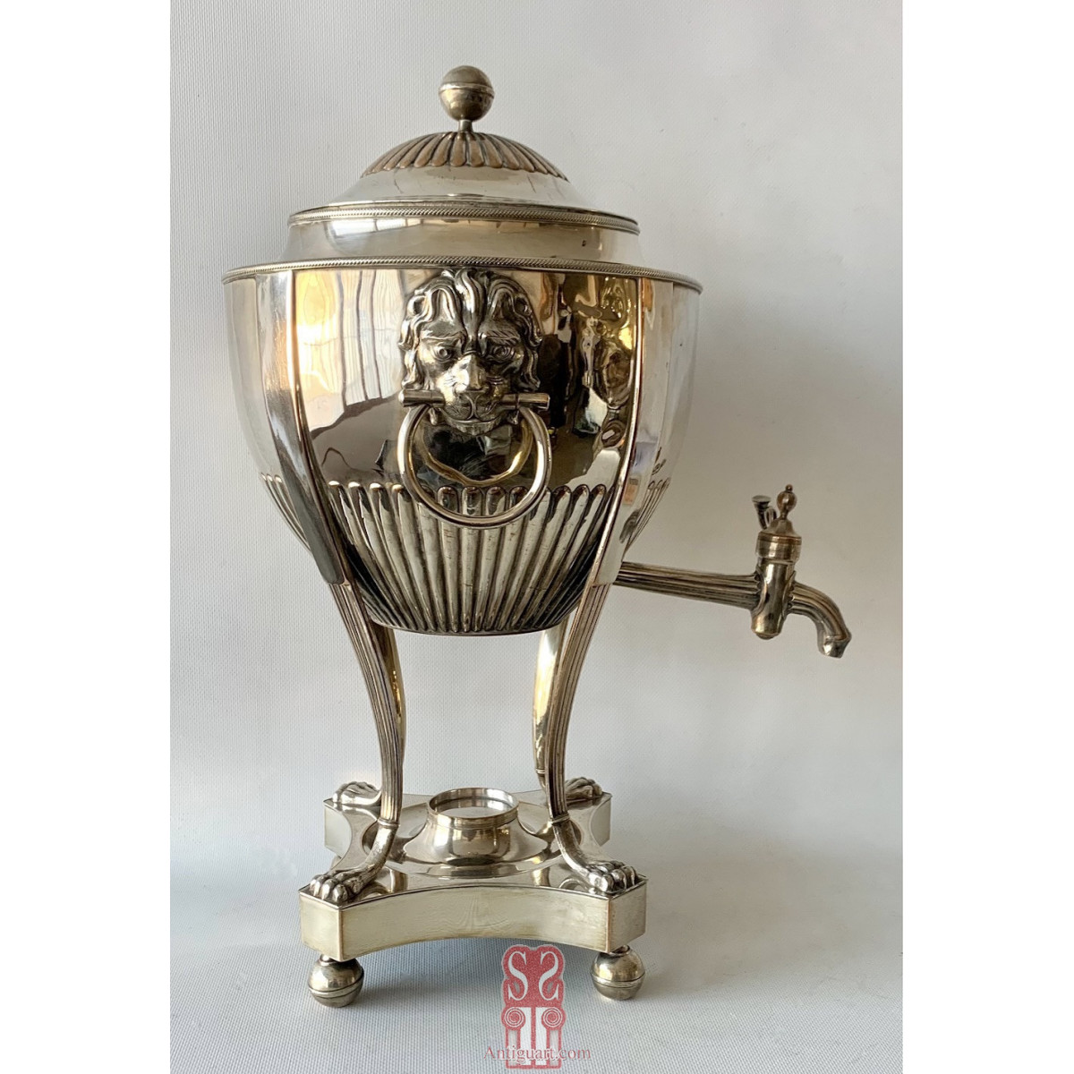 Samovar en metal plateado de finales del Siglo XIX. Inglaterra.