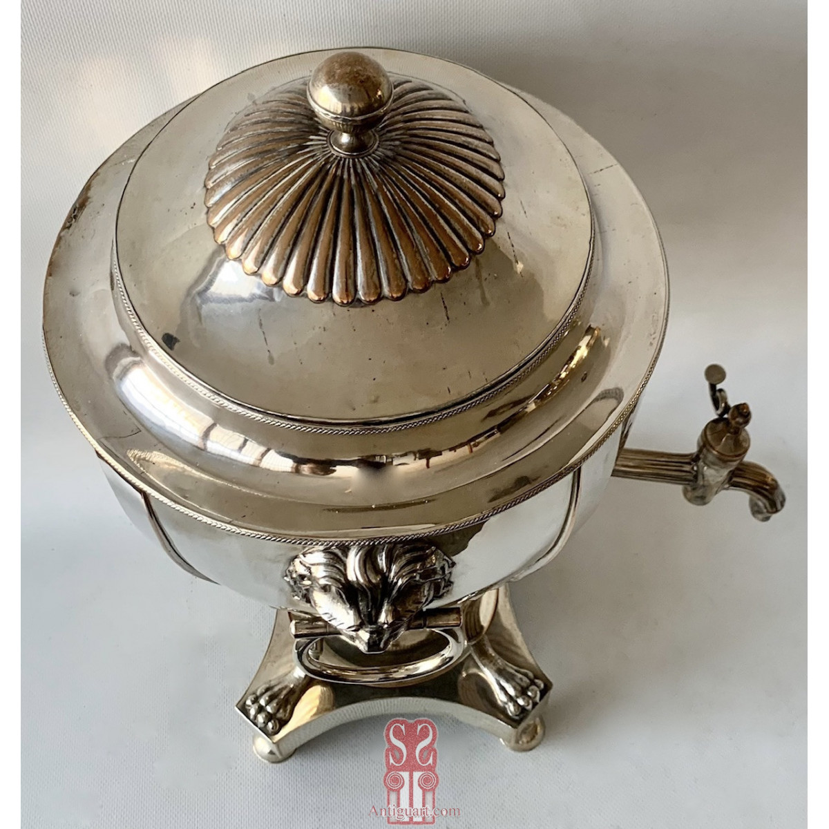 Samovar en metal plateado de finales del Siglo XIX. Inglaterra.