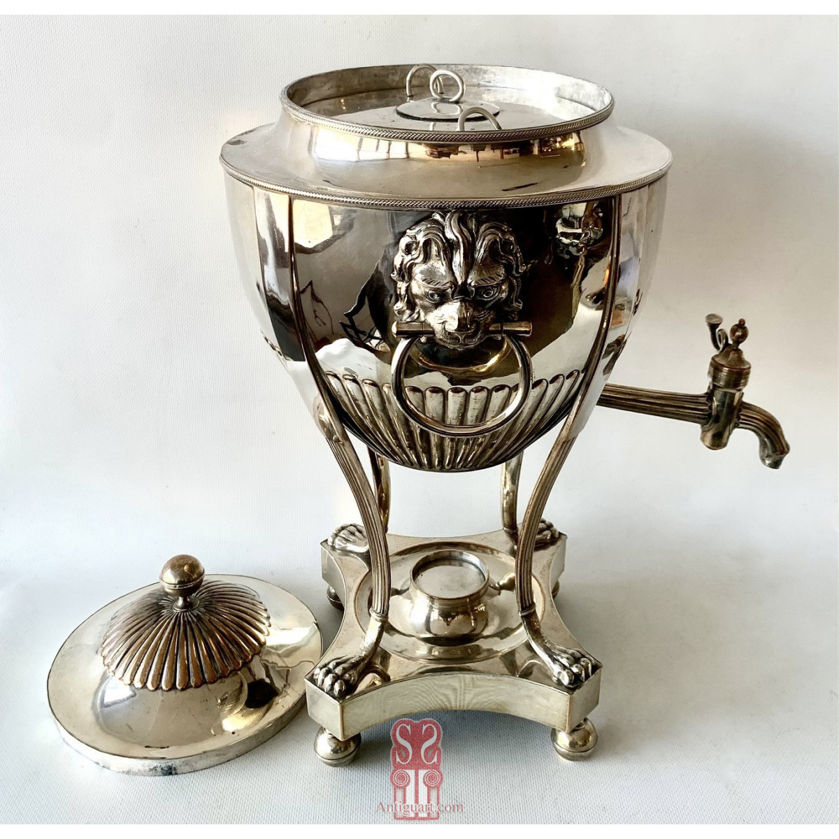 Samovar en metal plateado de finales del Siglo XIX. Inglaterra.