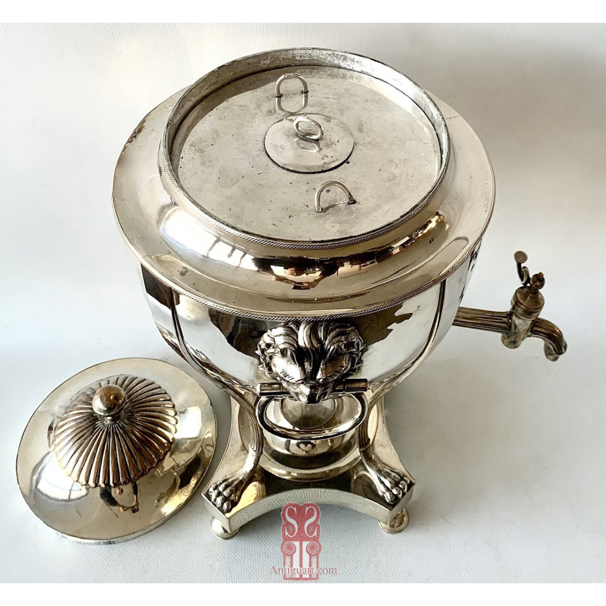 Samovar en metal plateado de finales del Siglo XIX. Inglaterra.