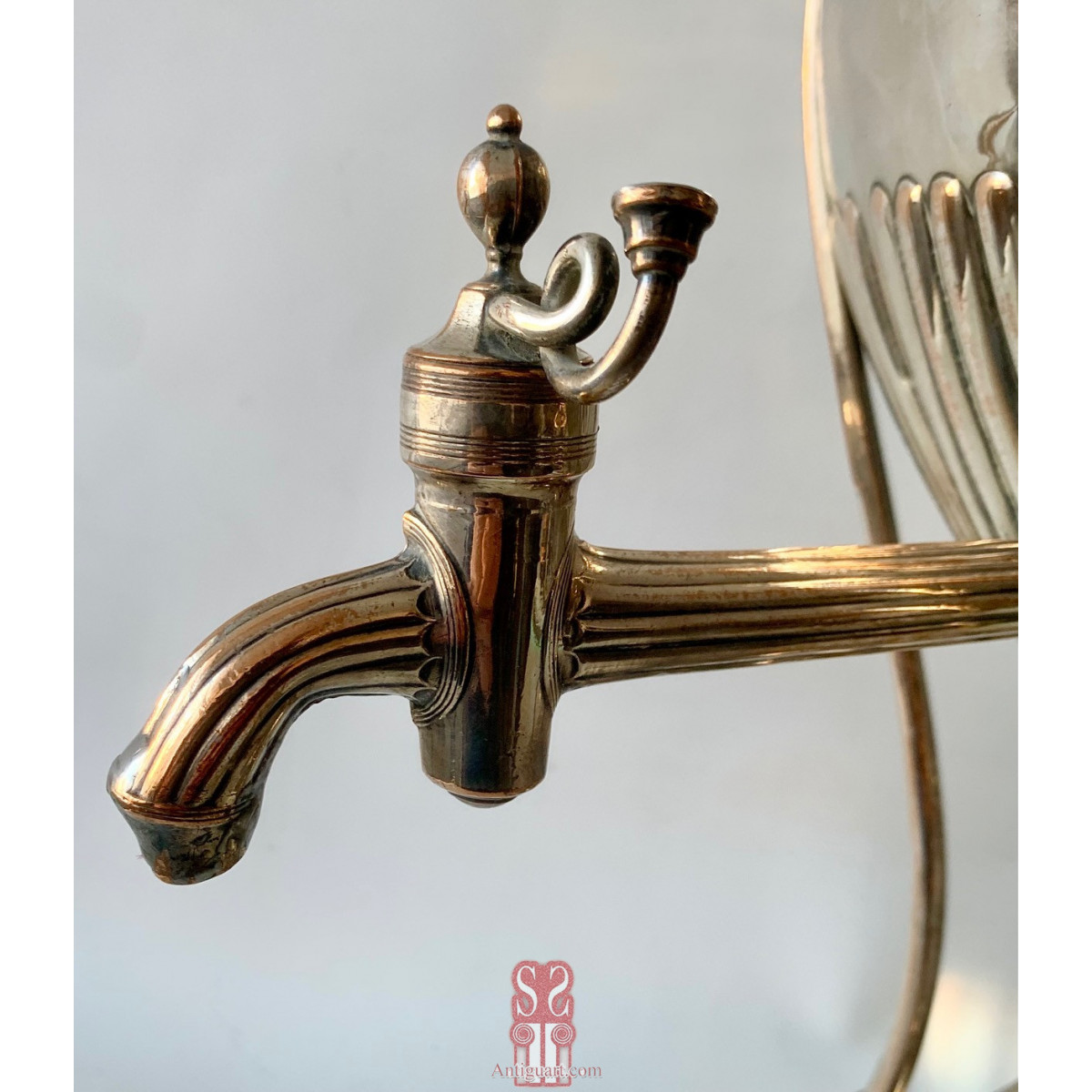 Samovar en metal plateado de finales del Siglo XIX. Inglaterra.