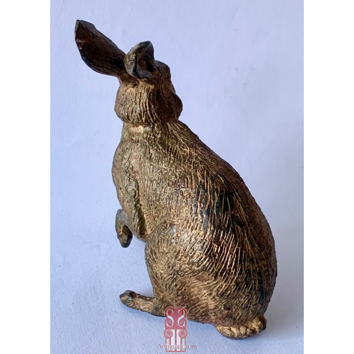 Liebre, escultura en bronce de Pierre Chenet, principios del Siglo XX.