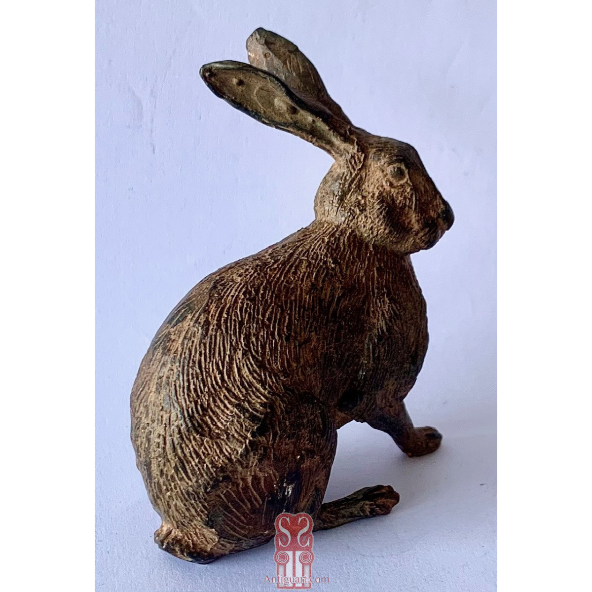 Liebre, escultura en bronce de Pierre Chenet, principios del Siglo XX.