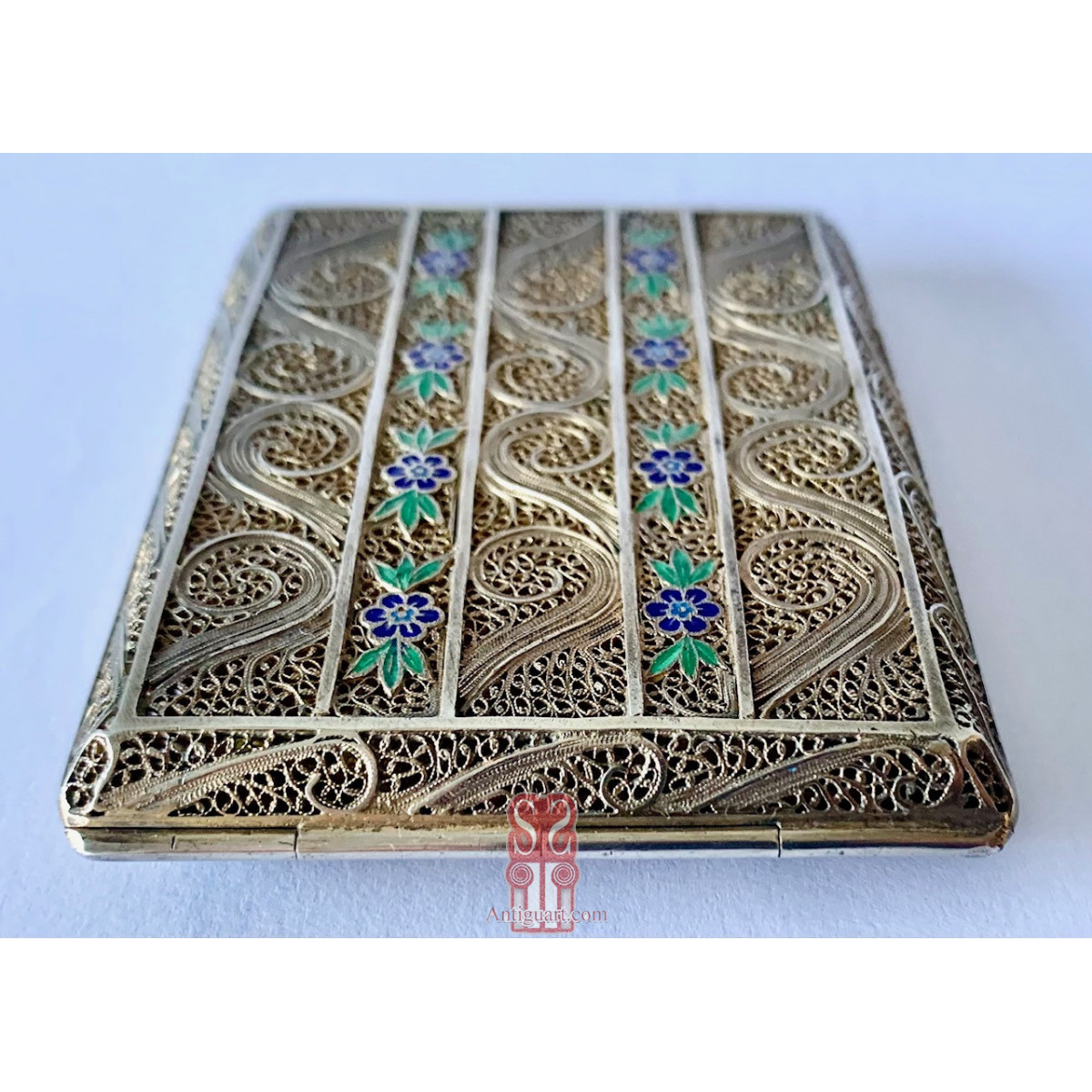 Pitillera en filigrana de plata y esmaltada. Portugal, principios del Siglo XX.