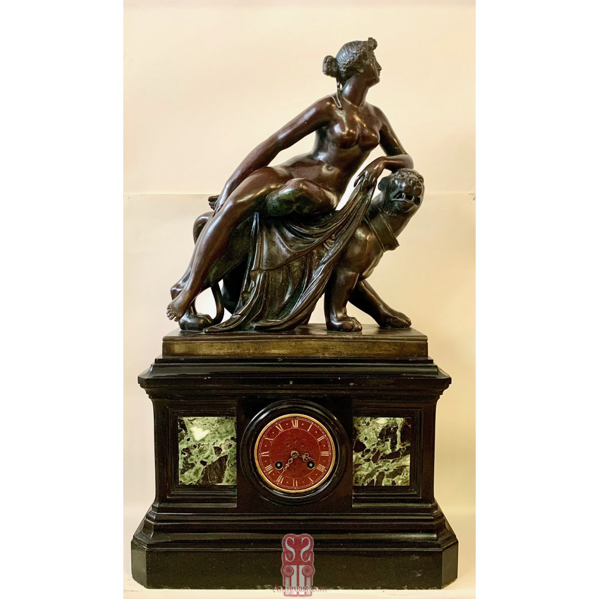 Reloj de sobremesa, escultura de bronce “Ariadna sobre la pantera”, firmada Jules Graux Marly. Segunda mitad del Siglo XIX.