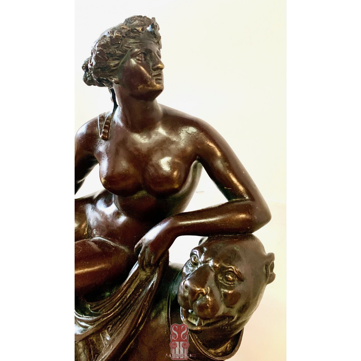 Reloj de sobremesa, escultura de bronce “Ariadna sobre la pantera”, firmada Jules Graux Marly. Segunda mitad del Siglo XIX.