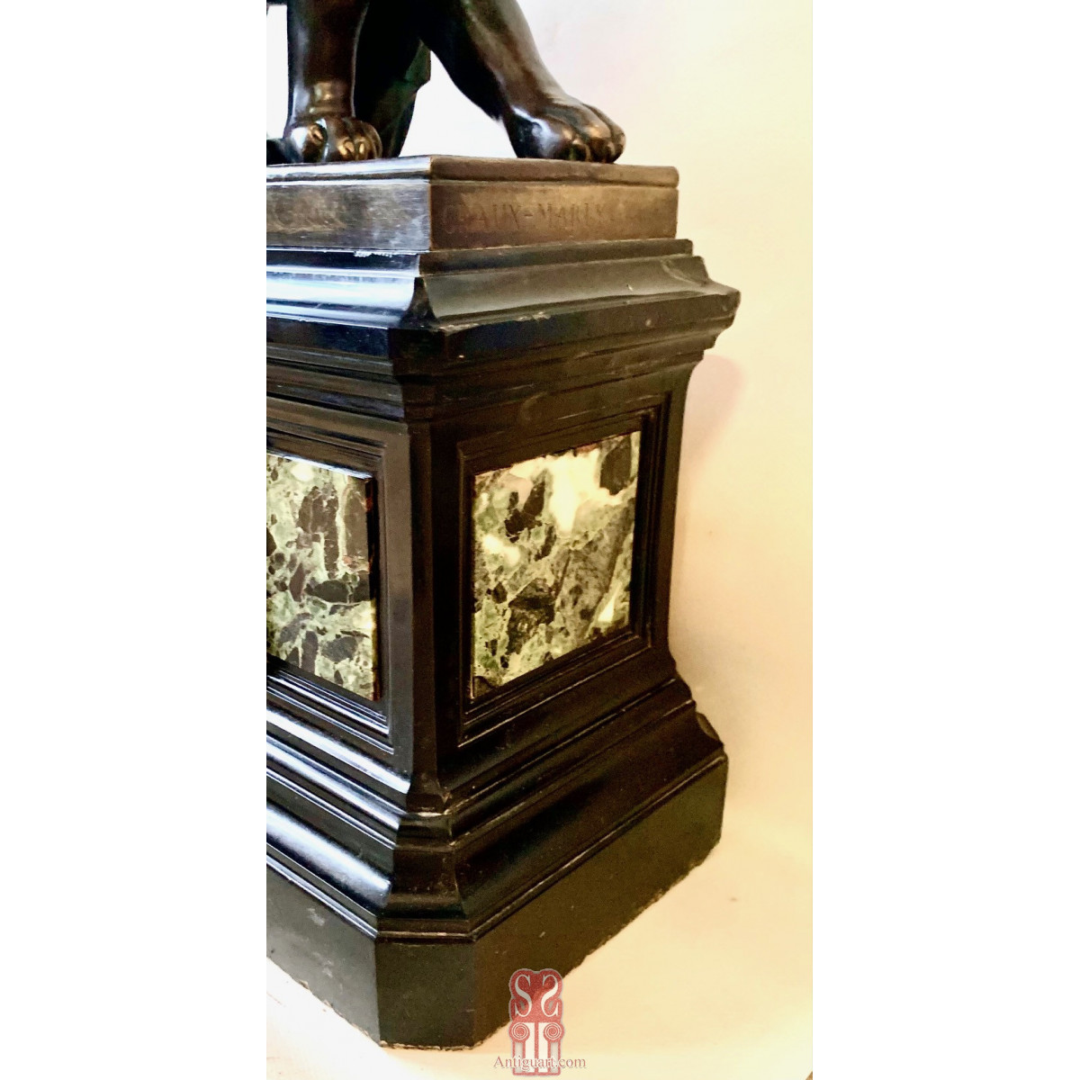 Reloj de sobremesa, escultura de bronce “Ariadna sobre la pantera”, firmada Jules Graux Marly. Segunda mitad del Siglo XIX.