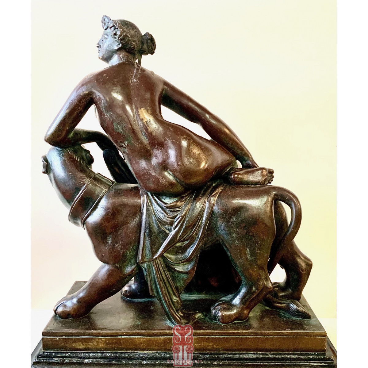 Reloj de sobremesa, escultura de bronce “Ariadna sobre la pantera”, firmada Jules Graux Marly. Segunda mitad del Siglo XIX.