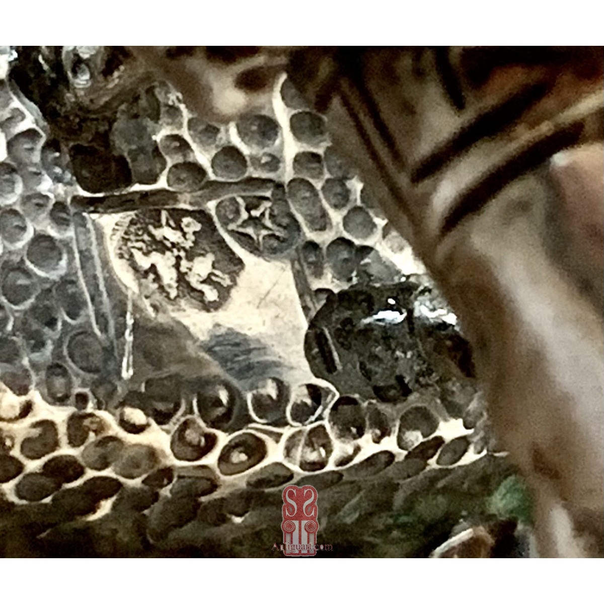 Escena de pastoreo taurino, conjunto de plata y base de alabastro. Primera mitad del Siglo XX.