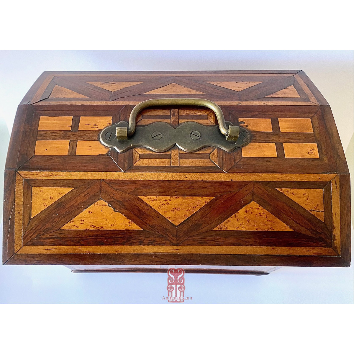 Arqueta baúl de mitad Siglo XIX, Inglaterra. 