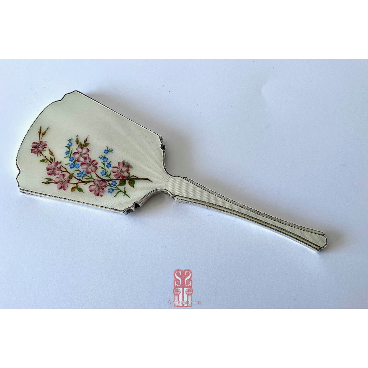 Juego de tocador en plata y esmalte. Inglaterra, principios siglo XX.