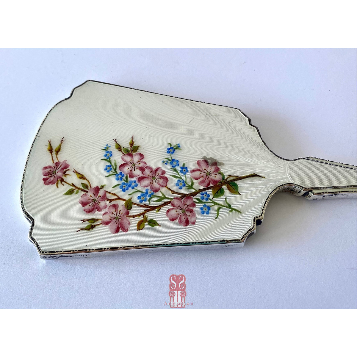 Juego de tocador en plata y esmalte. Inglaterra, principios siglo XX.