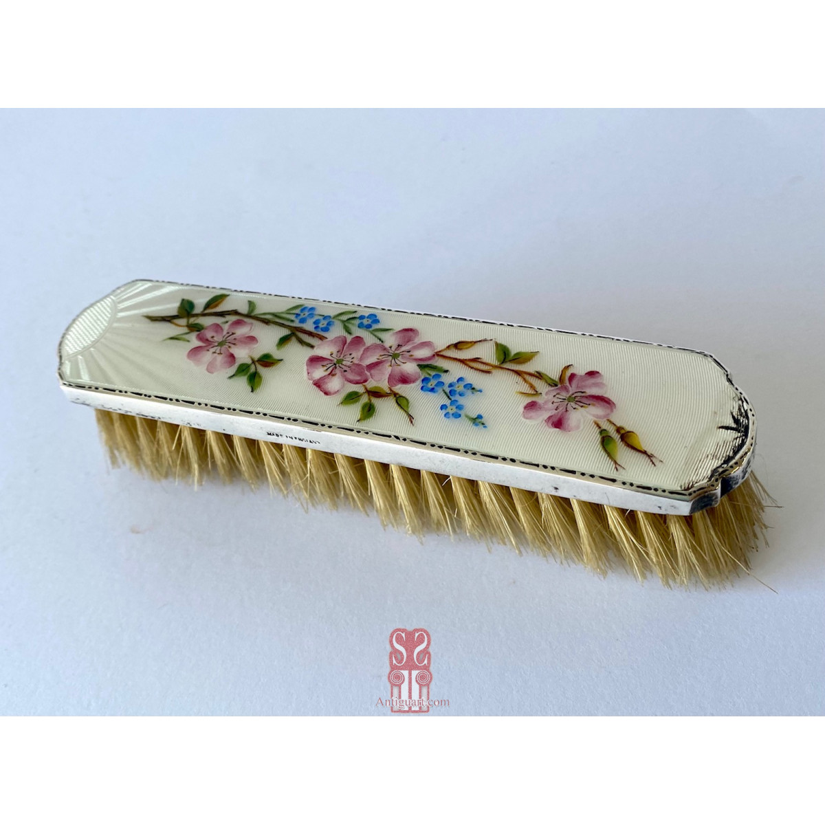 Juego de tocador en plata y esmalte. Inglaterra, principios siglo XX.