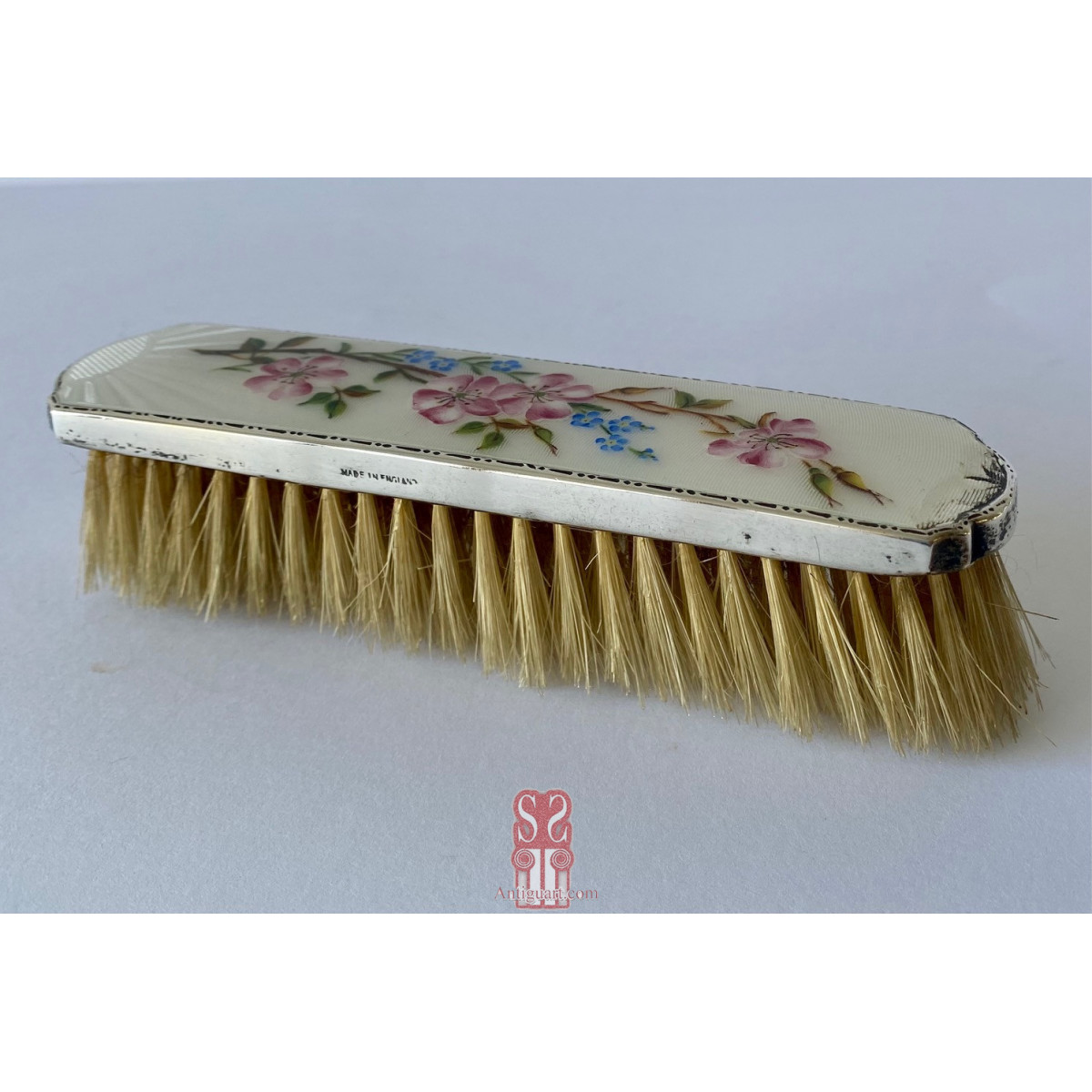 Juego de tocador en plata y esmalte. Inglaterra, principios siglo XX.