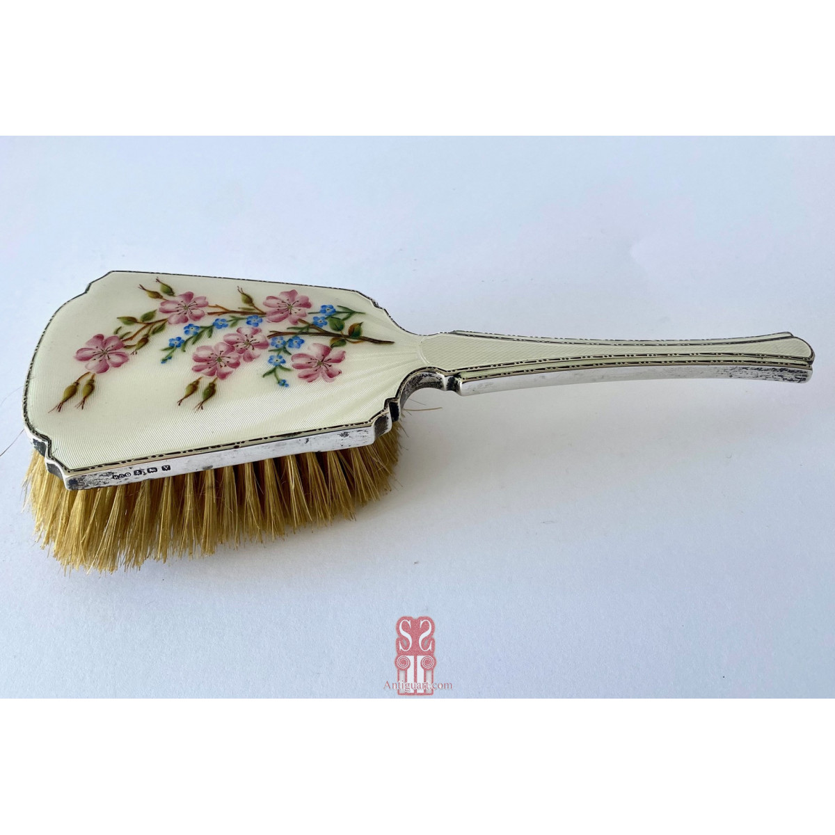 Juego de tocador en plata y esmalte. Inglaterra, principios siglo XX.