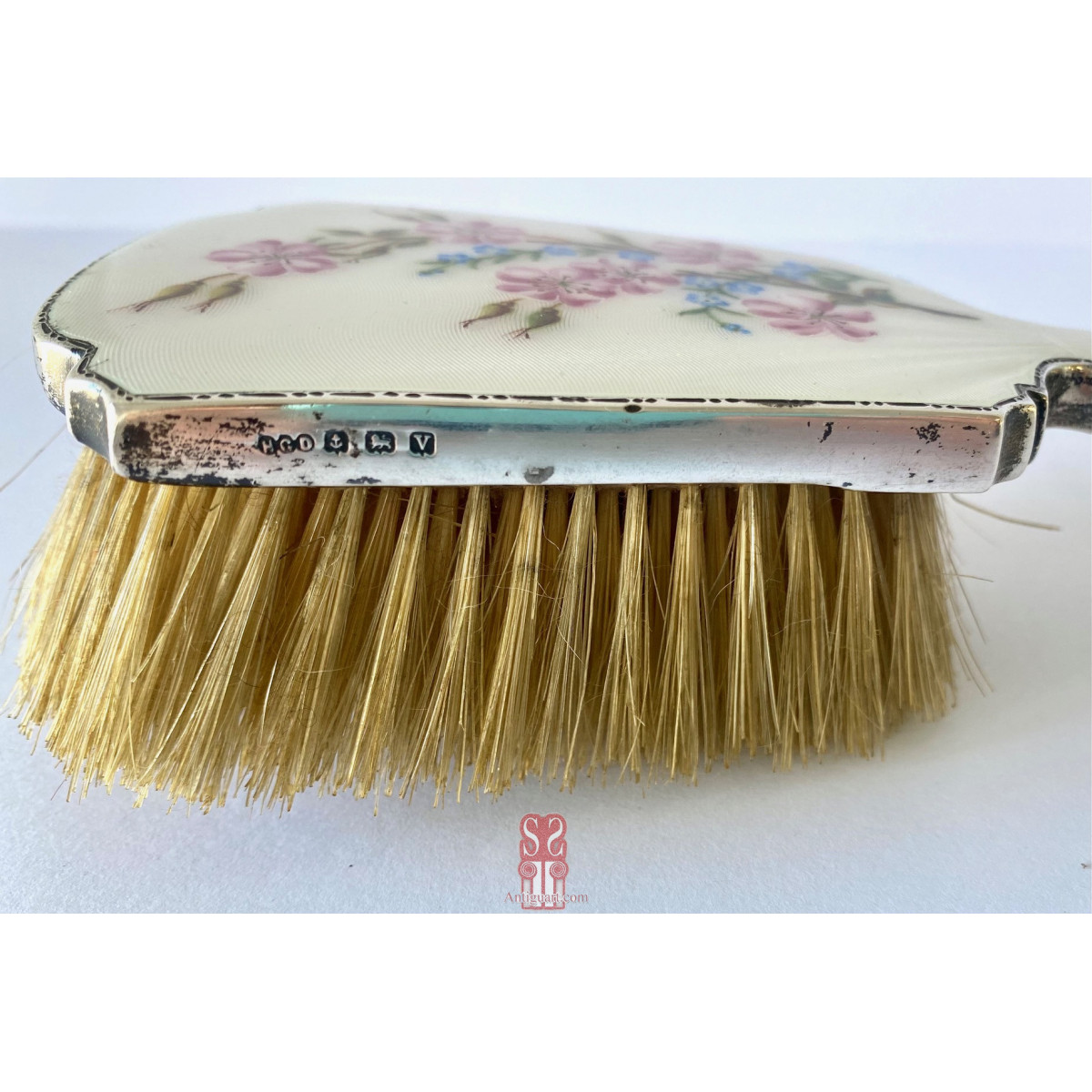 Juego de tocador en plata y esmalte. Inglaterra, principios siglo XX.