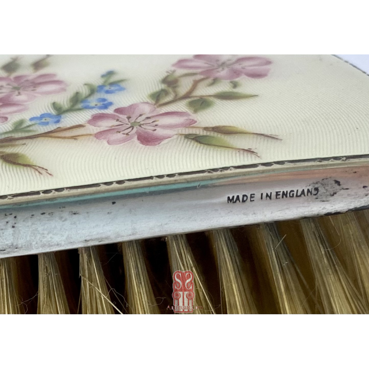 Juego de tocador en plata y esmalte. Inglaterra, principios siglo XX.