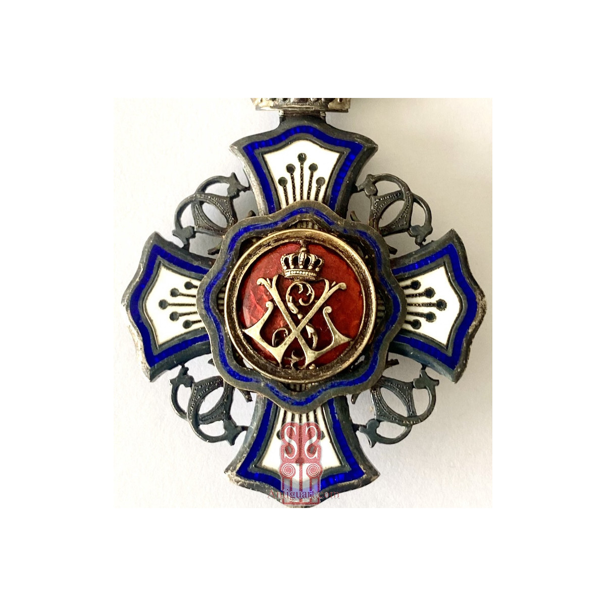 Real Medalla de la Orden Real de León.