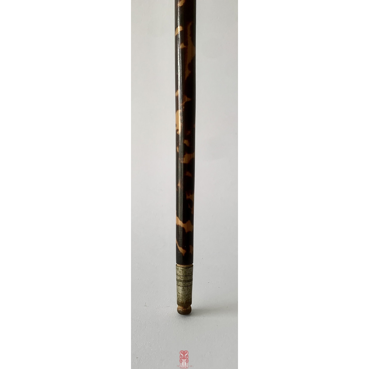 Walking stick tortoiseshell and 14K gold handle.