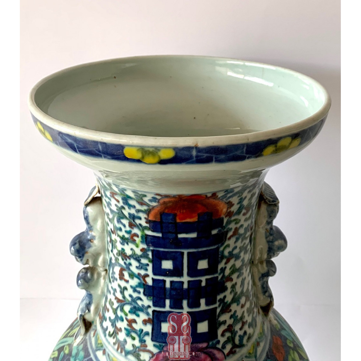 Jarrón de porcelana chino del siglo XIX.