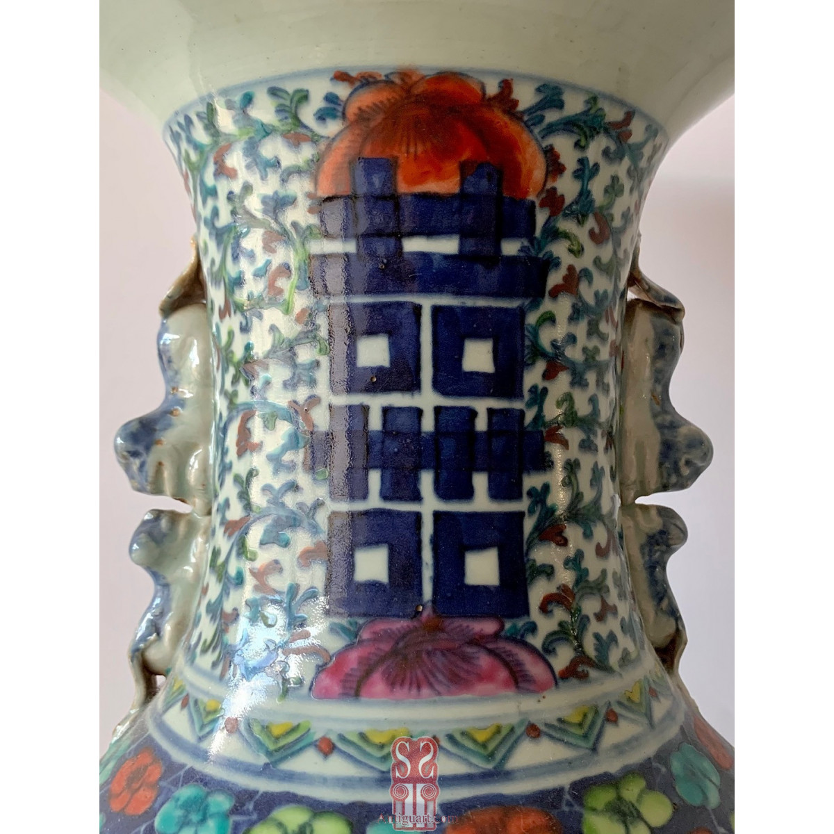 Jarrón de porcelana chino del siglo XIX.