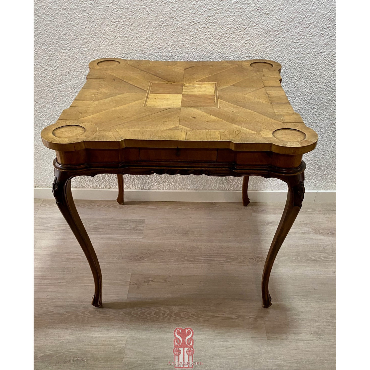 Mesa de juego italiana de finales del siglo XIX.